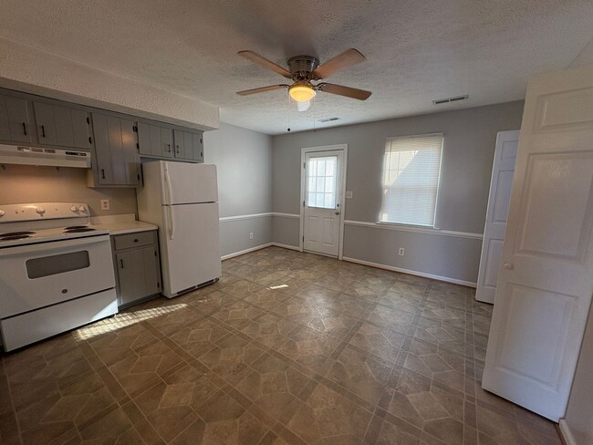 Photo - Gorgeous 3 bed townhouse near Kroger on Timberlake Road!