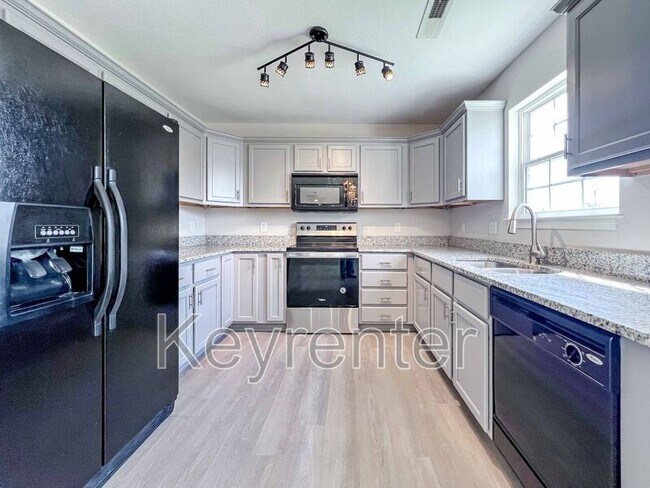 Photo - 7717 Longshanks Rd