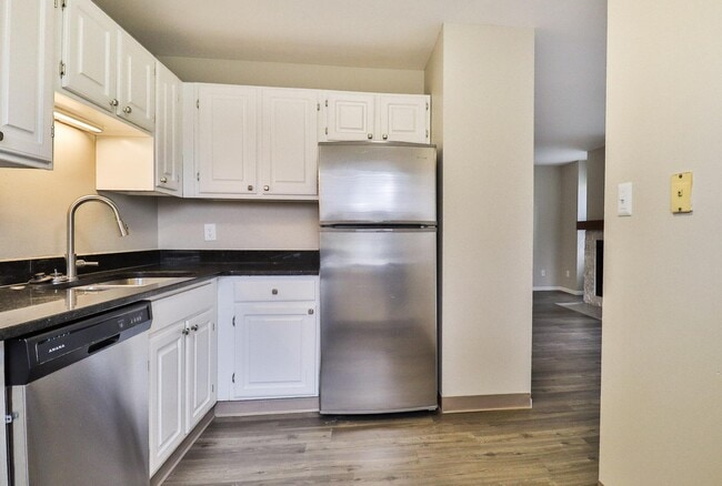 Photo - Apple Glen Apartments