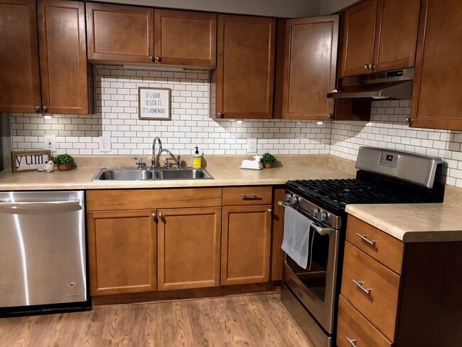 Building Photo - 3413 Lisa Dr Unit A