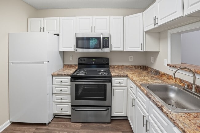 Kitchen - Clemson Ridge Apartments