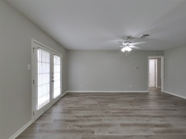 Photo - 6422 French Chateau Dr