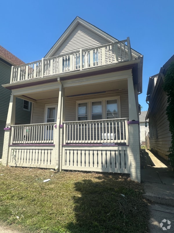 Building Photo - 824 E Wright St Rental