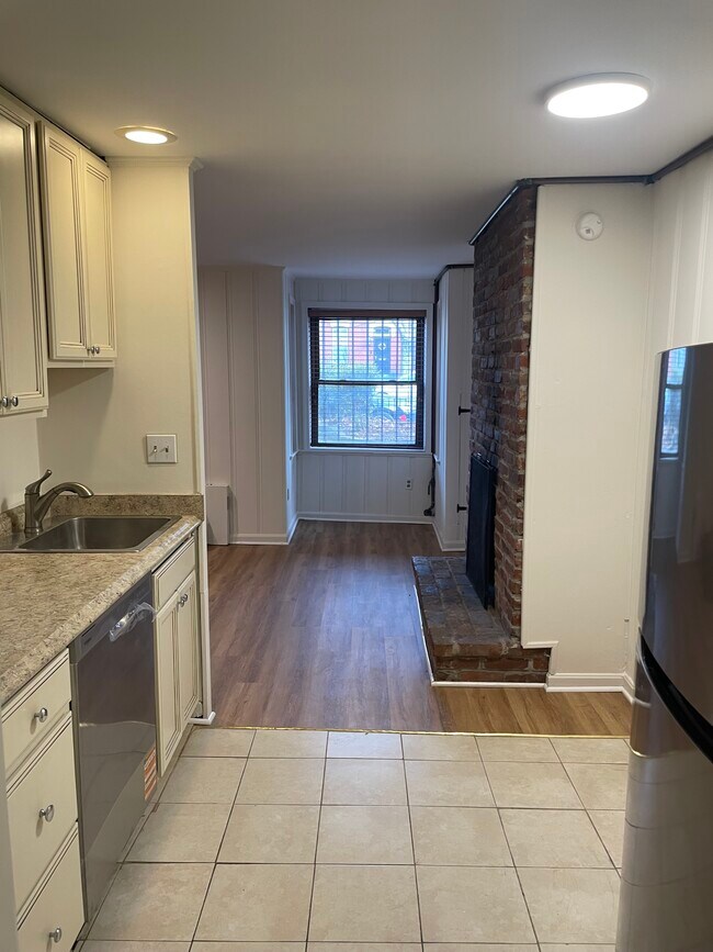 Photo - 32 1/2 8th St NE