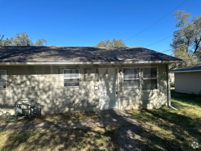 Building Photo - 6206 E 153rd St #B, Grandview, MO 64030 2 ... Rental