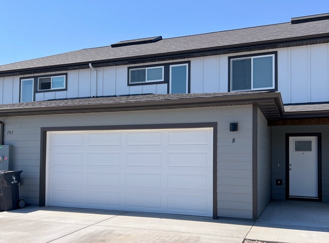3 Bedroom 2.5 Bath unit with Garage - 3 Bedroom 2.5 Bath unit with Garage House