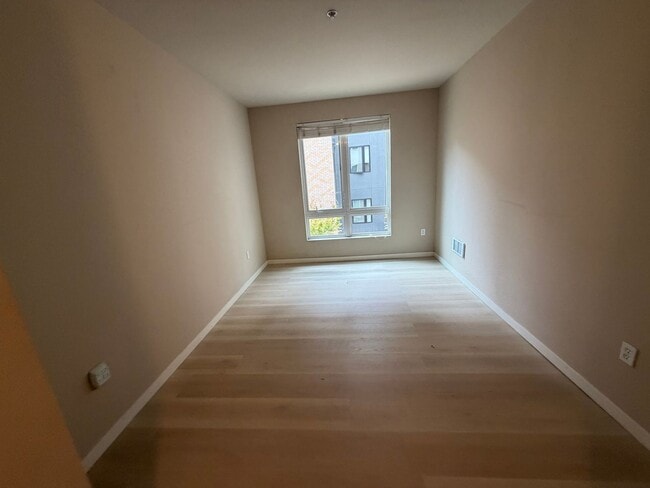 Building Photo - 1BED/1BATH CONDO AVAILABLE FOR RENT NEAR LAKE MERRIT IN  DOWNTOWN OAKLAND, CA!!!