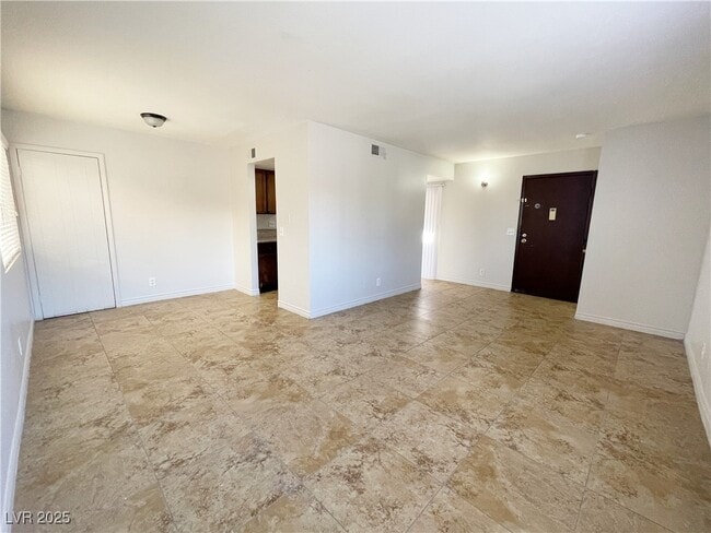 Building Photo - 5447 Retablo Ave Unit 4
