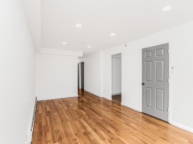 Photo - 661 Sagamore St