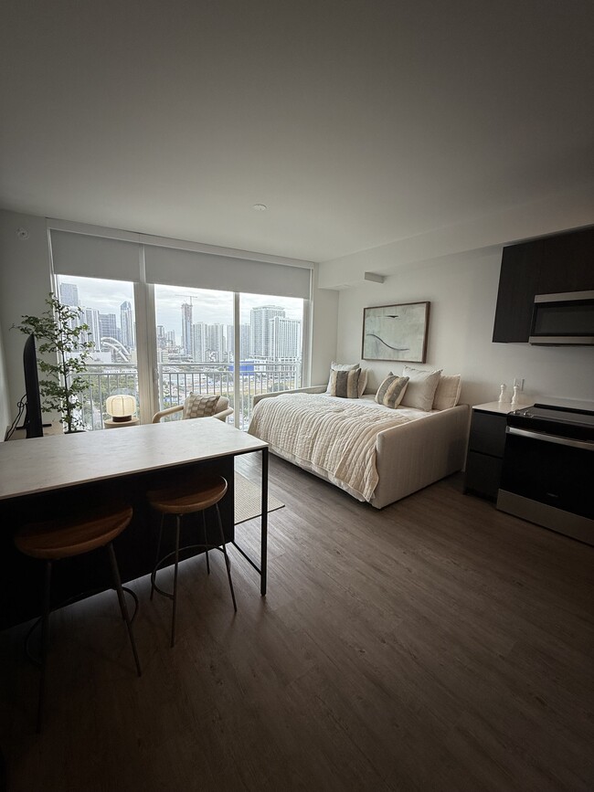 Building Photo - 162 NE 22nd St Unit S1 Rental