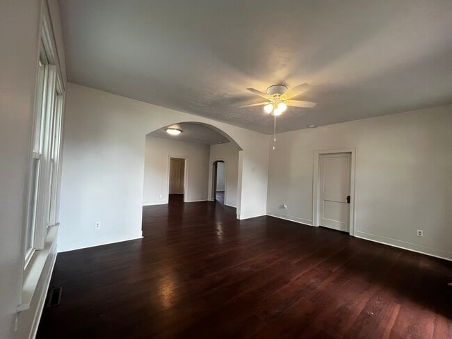 Photo - 202 E 6th St