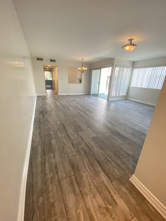 Building Photo - 832 11th St Rental