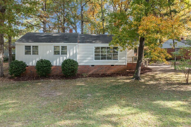 Charming 3 Bedroom Ranch near Lions Park a... - Charming 3 Bedroom Ranch near Lions Park a... House
