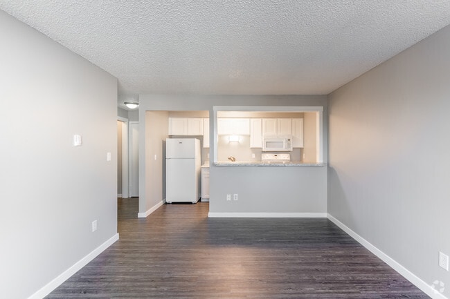1BR, 1BA - 560 SF
