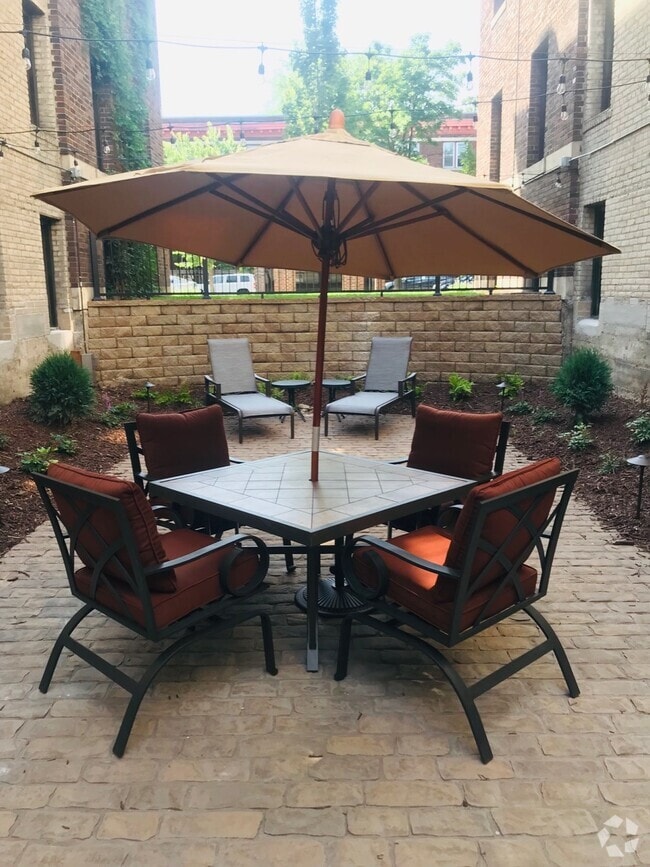 Building Photo - Castleton Rental