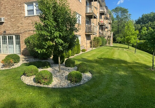 Photo - 941 N River Dr