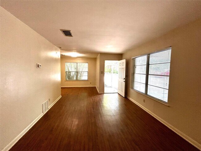 Photo - 607 Bellevue Pl