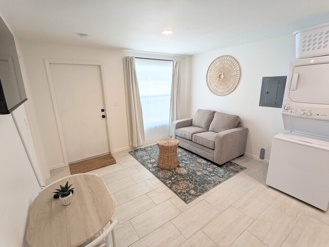Photo - 2157 Bougainvillea St