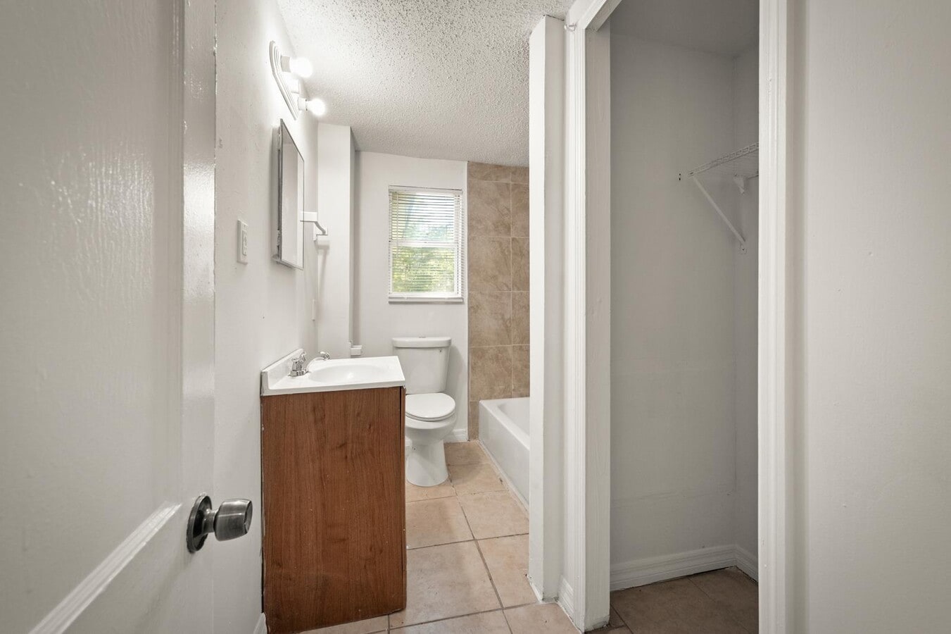 Photo - 304 Bernard Rd