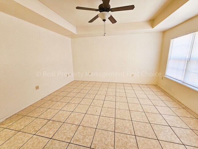 Photo - Cute 3B/2B Duplex on South Side!