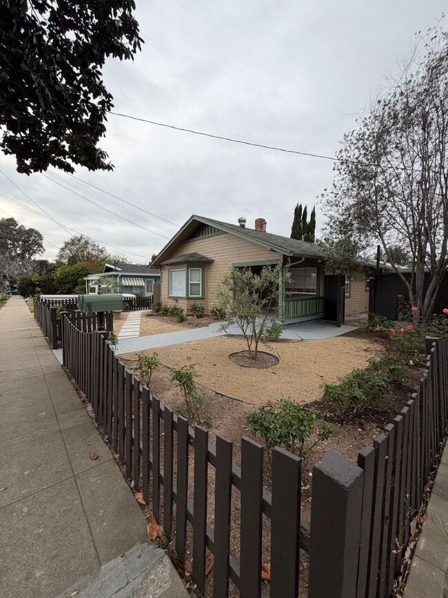 Photo - 535-537 E. Van Bibber Unidad 535