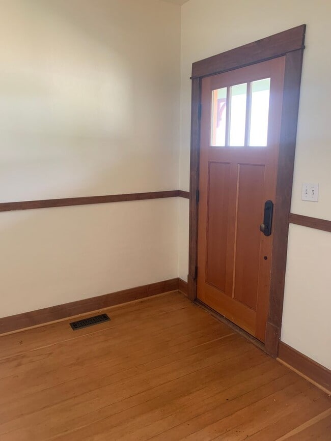Photo - Spacious 3 bedroom home with two separate living spaces