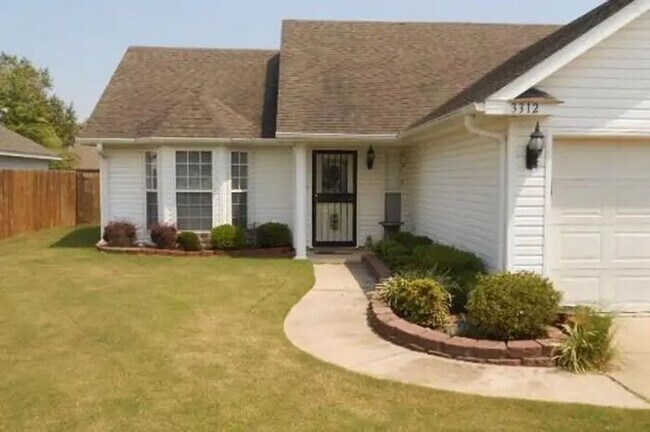 Photo - Beautiful 3 bed /2 bath home - Nettleton school district has a fenced back yard and 2-car garage