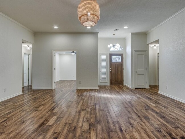 Photo - 3028 Weymouth Way