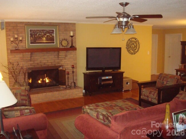 10115 Elmsbrook Ln