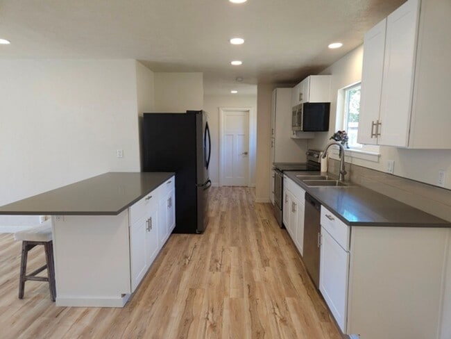 Photo - 3Bd/2.5Ba Single Story Home-For viewing!
