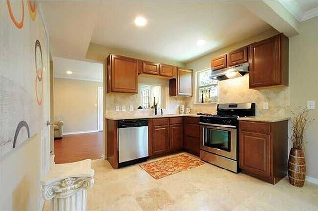 6812 Syracuse Cove
