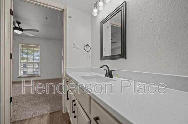 Building Photo - 170 Henderson St