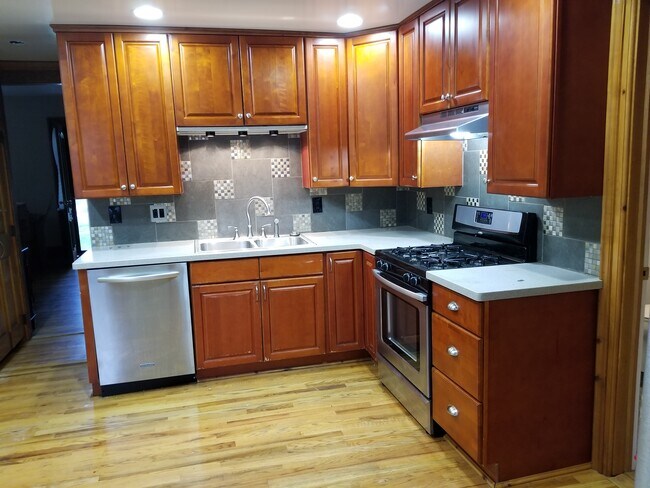Photo - 196 Bristol St Unit First Floor