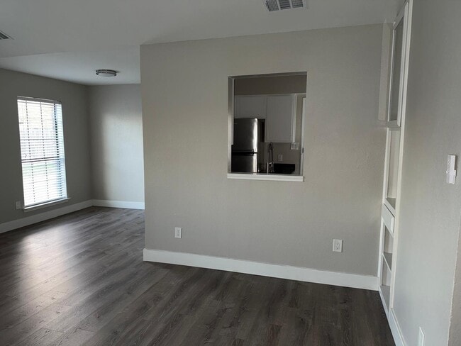 Photo - 211 Shrum Ct