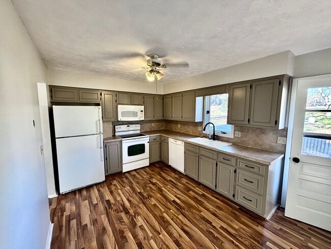 Photo - 3324 S 159th St