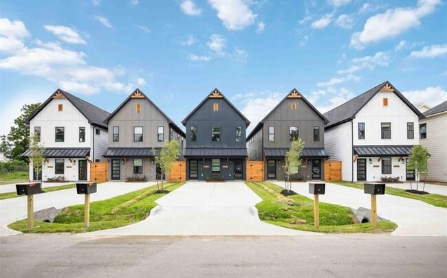 Building Photo - 8021 Cora St