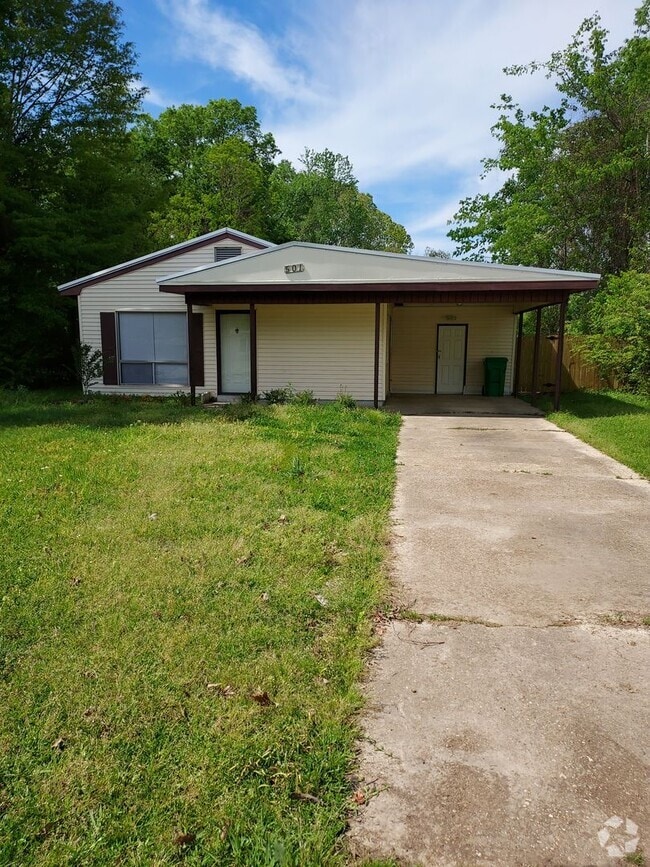 Building Photo - Newly remodeled 3/1 walking distance to re... Rental