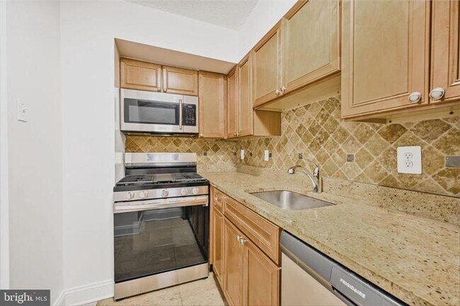 Kitchen - 1245 13th St NW Unit 302