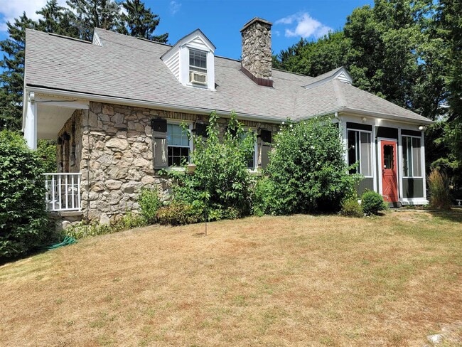 Building Photo - 2 Hart Dr Rental