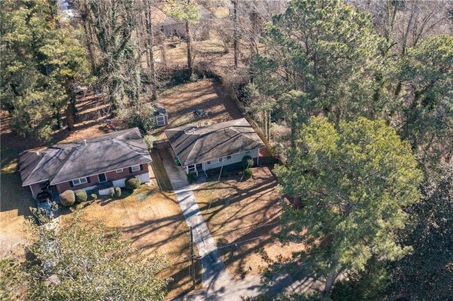 Photo - 1290 Glen Forest Way