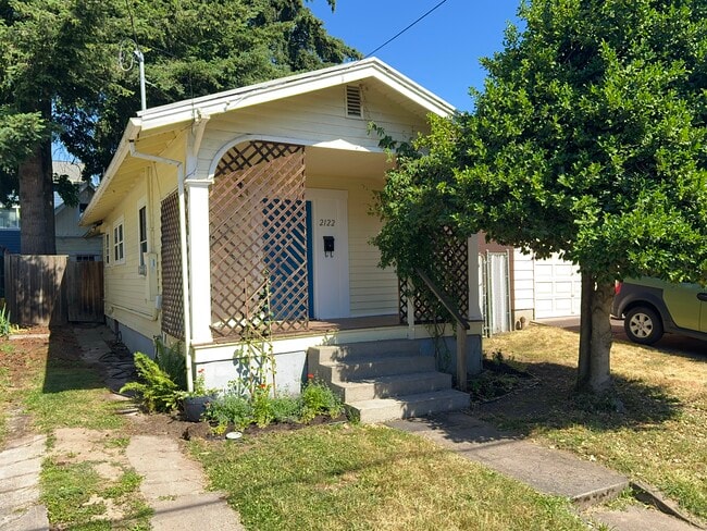 Building Photo - 2122 SE 43rd Ave
