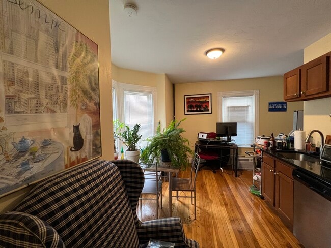Building Photo - 5 Blake St Rental