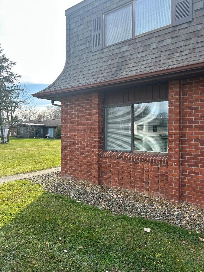 Photo - 712 Moull St