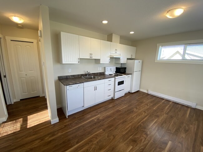 Photo - 1626-1688 88 Ave