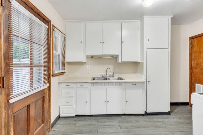 Building Photo - 47-53 S Burgess Ave Unit 49