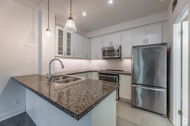 1BR, 1BA - 529SF - Kitchen - Cedarwood Townhomes