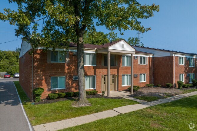 Photo - Bloomfield On The Green - West Bloomfield, MI