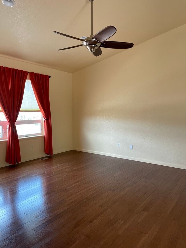 Photo - 422 Storm Ridge Dr