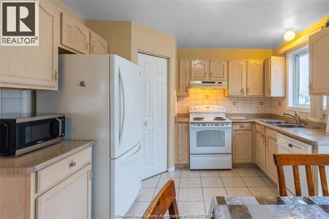 Photo - 4012 Acorn Cres