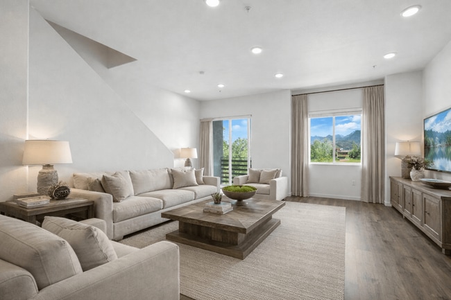 Building Photo - Summit Ridge Townhomes